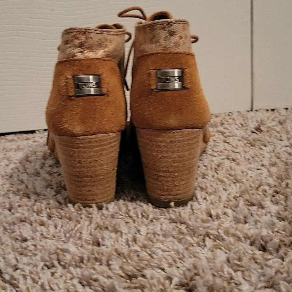Toms fall floral suede wedges size 10